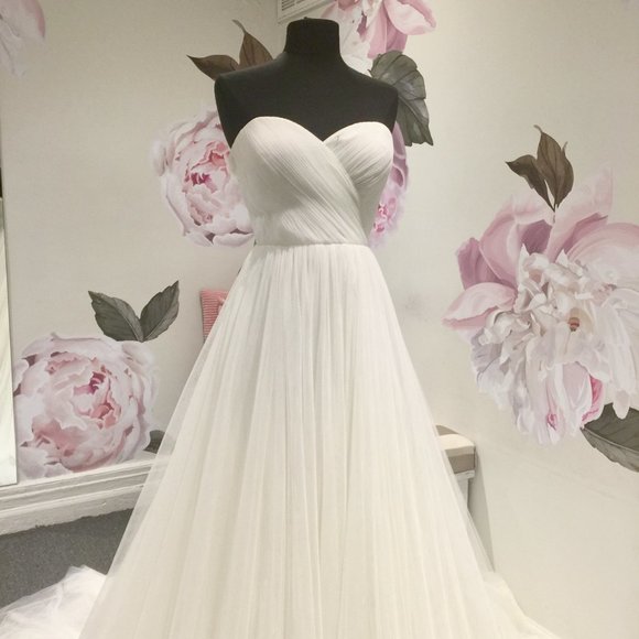 PRONOVIAS WEDDING GOWN! - Picture 6 of 8